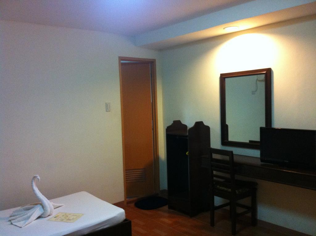 Sun Avenue Tourist Inn & Cafe Tagbilaran-stad Buitenkant foto