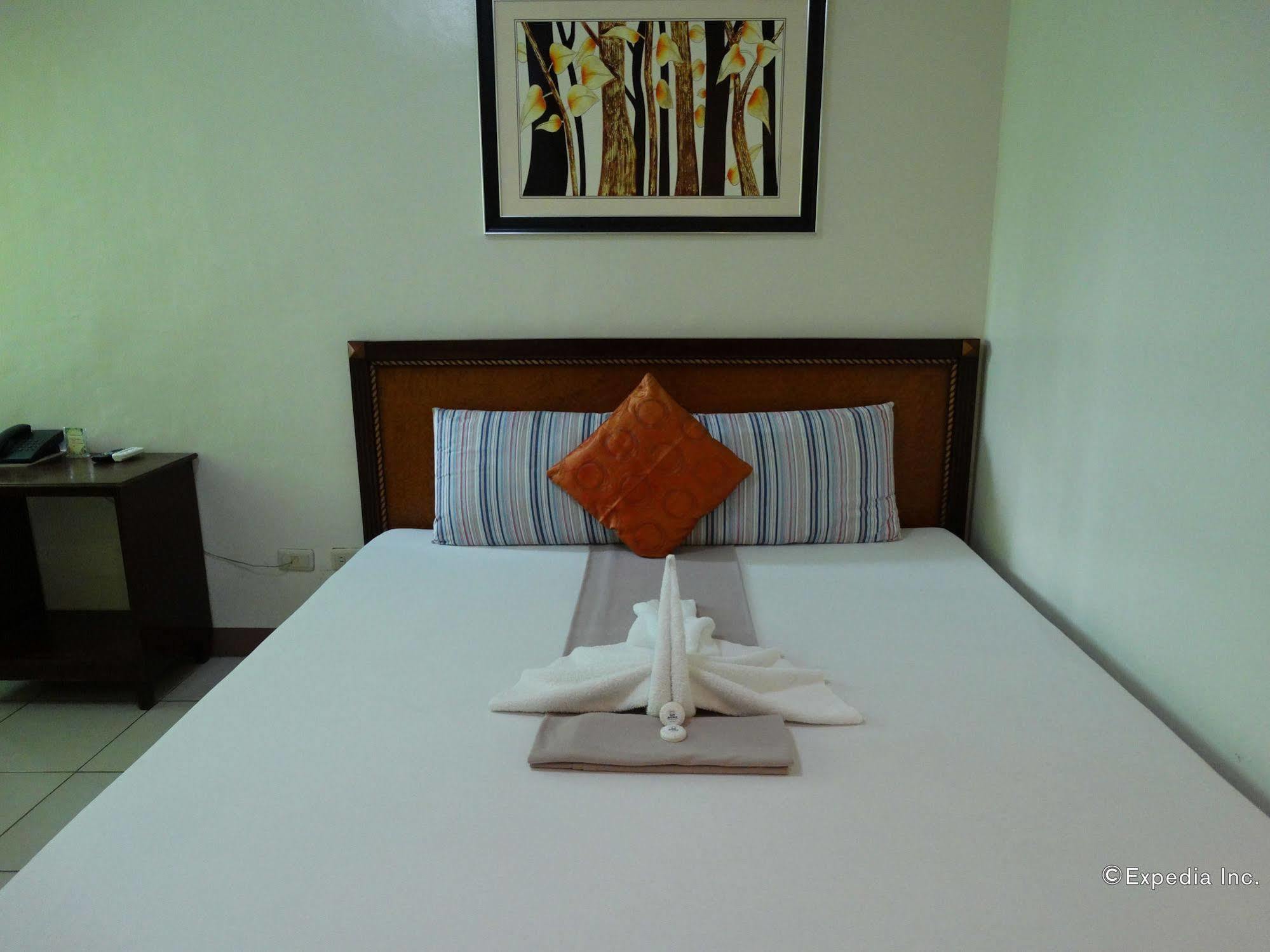 Sun Avenue Tourist Inn & Cafe Tagbilaran-stad Buitenkant foto
