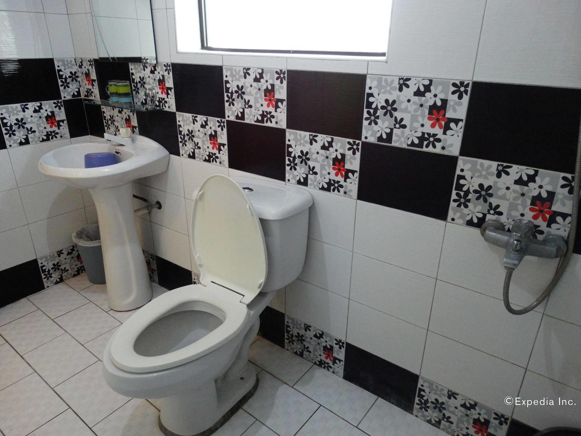 Sun Avenue Tourist Inn & Cafe Tagbilaran-stad Buitenkant foto