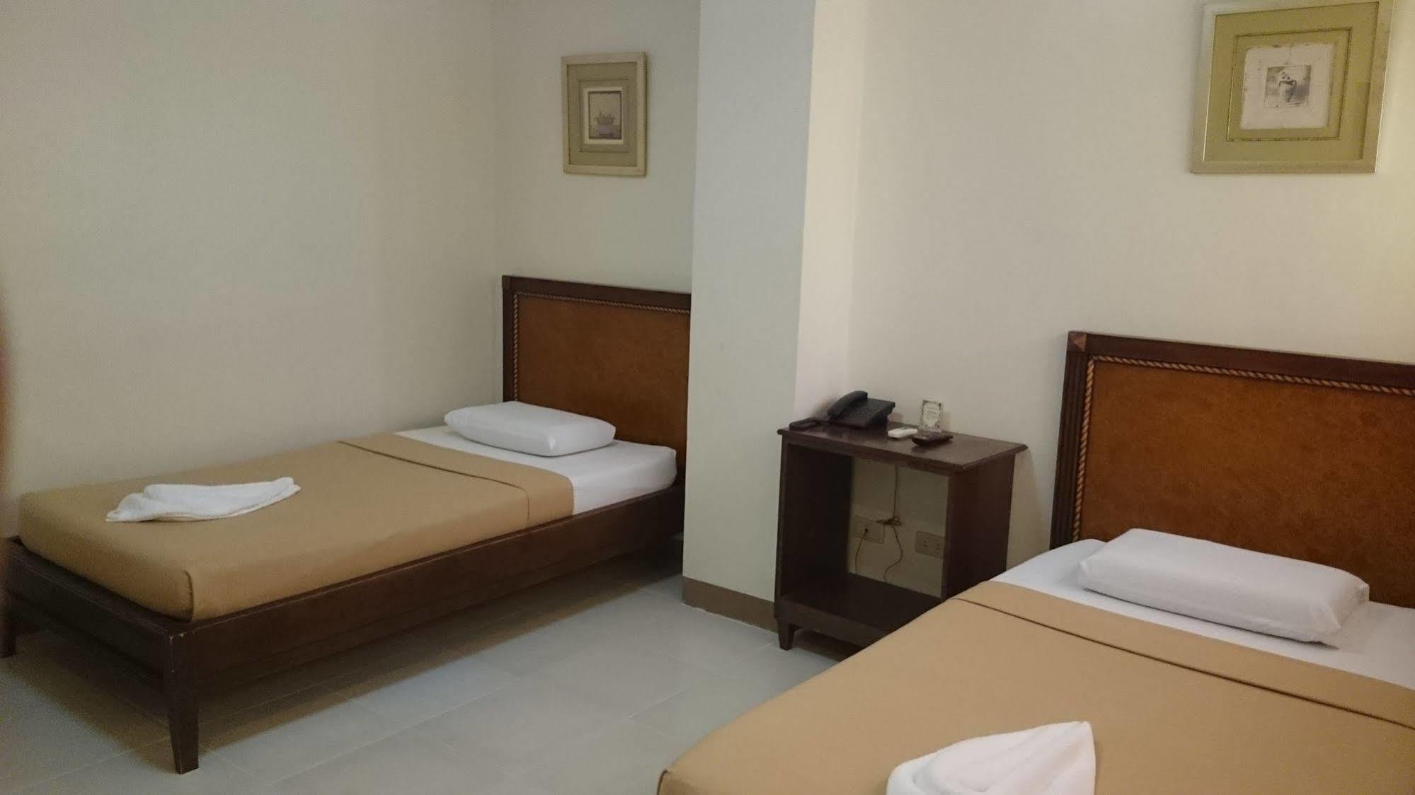 Sun Avenue Tourist Inn & Cafe Tagbilaran-stad Buitenkant foto
